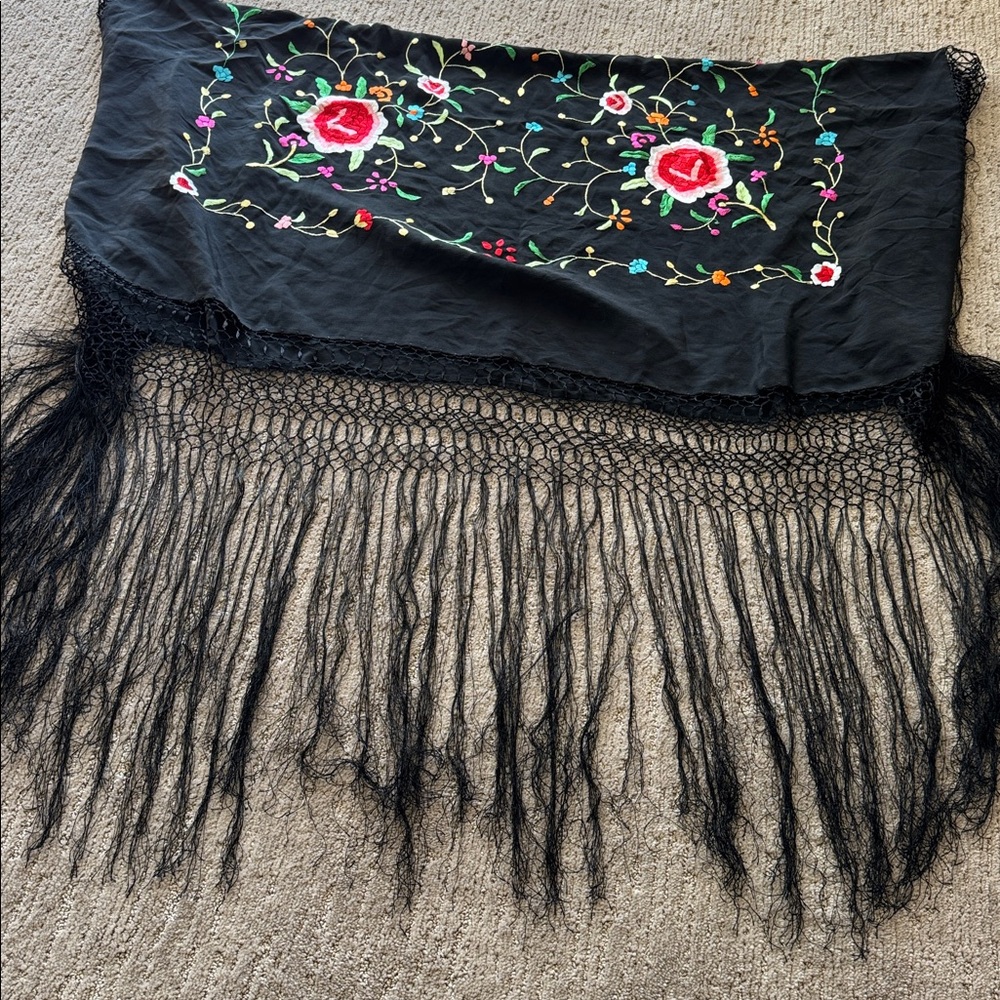 Vintage Artesania Reyes Madrid Black Floral Embroidered Silk Shawl with Fringe - Picture 3 of 8